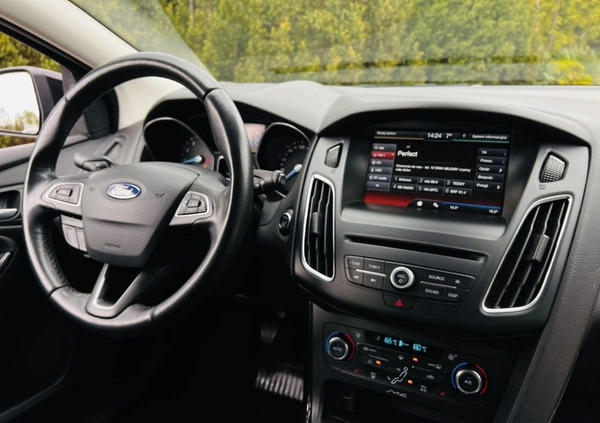 Ford Focus cena 35900 przebieg: 104000, rok produkcji 2015 z Radzymin małe 781